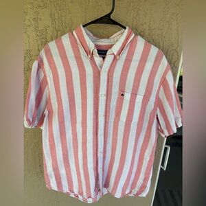 Casual buttoned, collared, pocketed shirt by Crown & Ivy